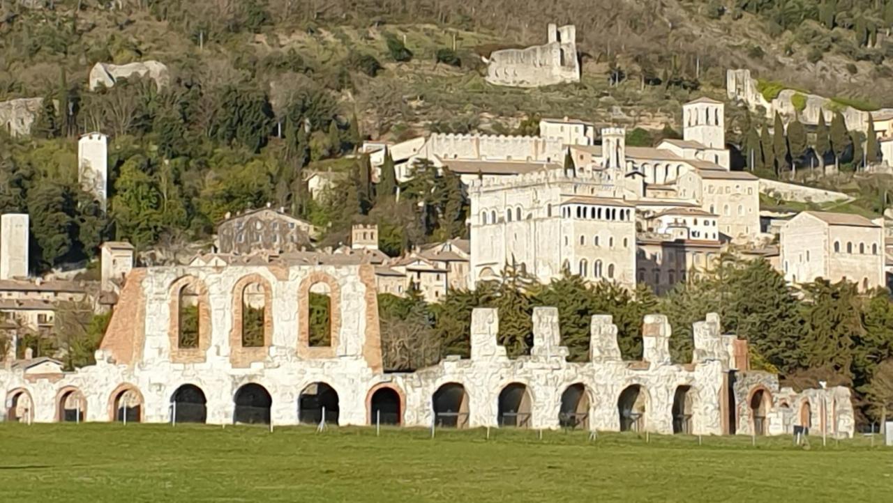 Апартаменты A Casa Di Cristina Губбио Экстерьер фото